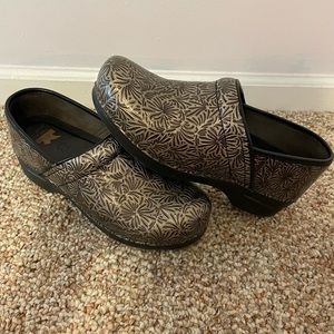 Dansko XP shoes (41) fit like a 10